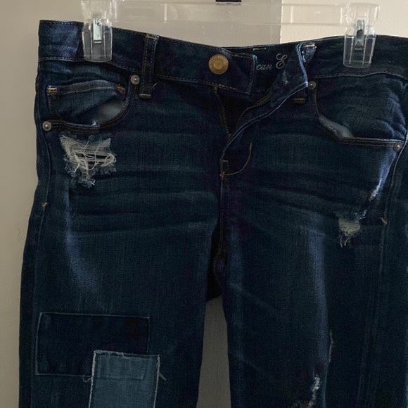 American Eagle Distressed Jeans w/ patches - Picture 4 of 8